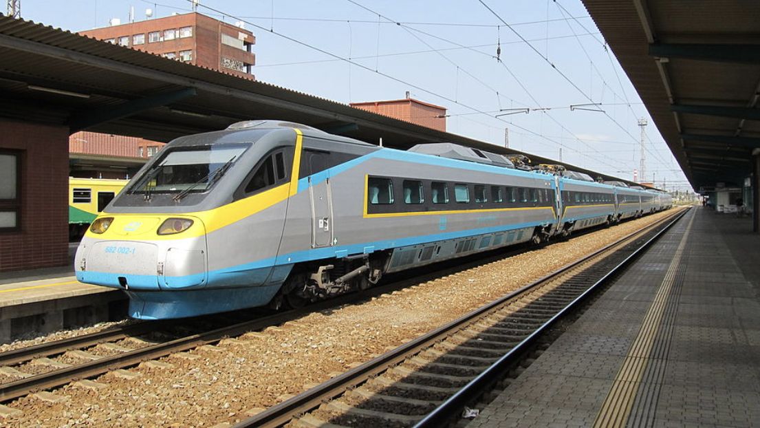 Vlaky pojedou přes Pardubice 160 km/h. Stát vybral firmy, které to zařídí